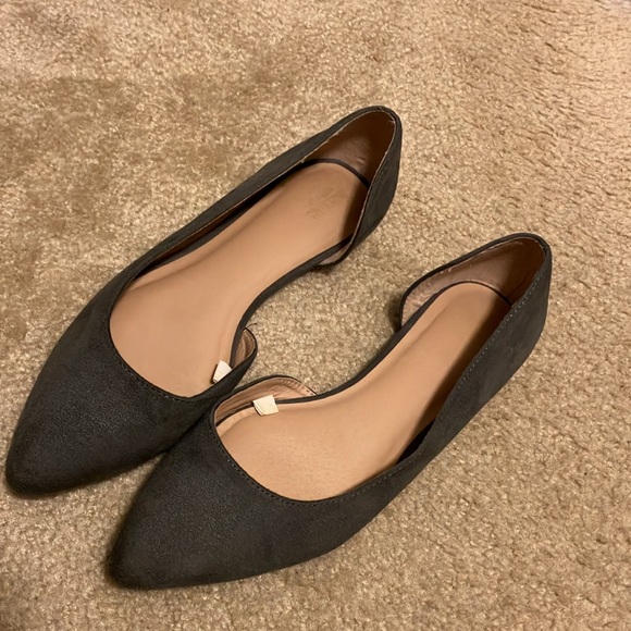 Mossimo flats - Picture 5 of 10